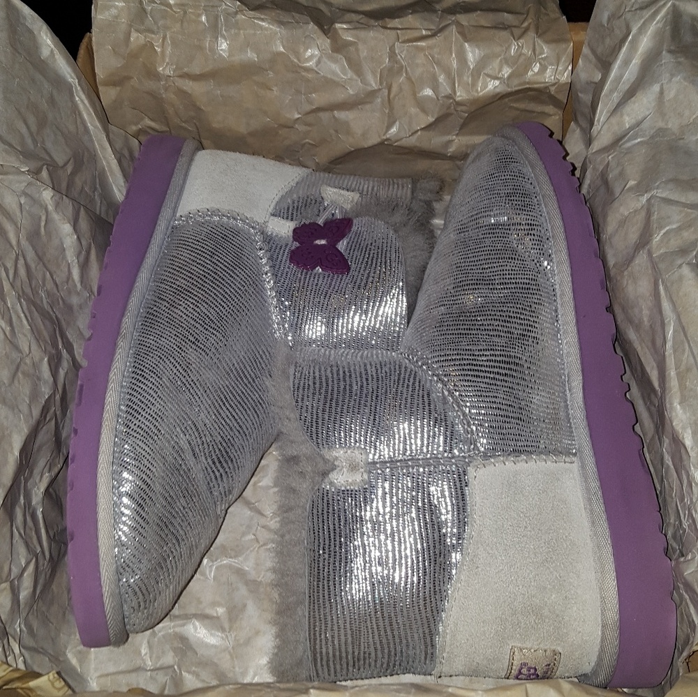 Ugg little girl size 5 or women's size 7